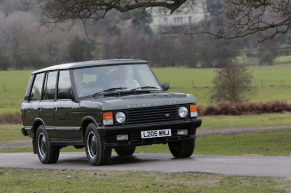 Оригиналният Range Rover на Land Rover несправедливо страда от поговорката &bdquo;Британските коли са капризни&ldquo;. Те не са перфектни, имат доказана склонност към ръждясване и изтичане на масло, но като цяло са здрави и лесни за ремонт. А повечето проблеми при тях се дължан на лошо отношение от страна на собственика.

В случая става дума за всъдеход, направен за работа в много тежки. Затова и намирането на качествен екземпляр от този модел е много трудно. Необичайни признаци на износване, като вдлъбнатини в долната част на каросерията и немарливи ремонти трябва да откажат всеки един евентуален купувач, освен ако той не иска да се вкара в неприятности.