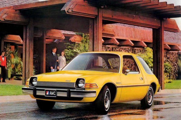 Къс, широк и изпъкнал, AMC Pacer често се отхвърля като автомобил, направен с интересна и нестандартна идея, която обаче е напълно погрешна. Пропорциите му са необичайни, въпреки че целта явно е да се направи компактна кола от нов тип. Вратата от страната на пътника е по-дълга от тази на шофьора, за да се улесни влизането и излизането от задните седалки. 

AMC дори предлага комби вариант, като по това време няма нищо подобно на американския пазар. Затова и не би трябвало този автомобил да се пренебрегва от колекционерите, но това е факт. Големият проблем на Pacer е лошият му имидж. Той си остава нестандартен, неясен автомобил, създаден от компания, която през 1987 г. отиде в историята.