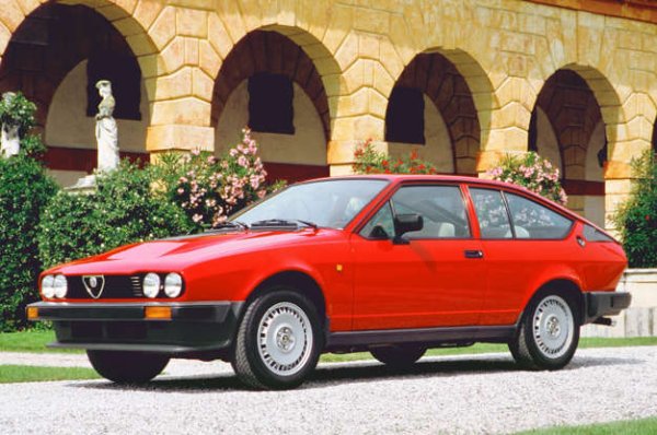 Повечето колекционери приемат, че Alfa Romeo и проблемите с надеждността вървят заедно като чай и бисквити. По0старите коли на марката често са били придирчиви дори като нови и не са се подобрили с времето. Те обаче са по-солидни и по-здрави, отколкото мнозина смятат, особено ако са получавали редовна поддръжка.

Представен през 1979 г., GTV6 беше по устойчив на ръжда от Alfetta, на който е базиран, а V6 моторът е добър. Един от най-често срещаните проблеми на GTV6 е плашещо крехък обтегач на ремъка, захранван с масло, но е наличен модернизиран механичен възел за следпродажбено обслужване. 