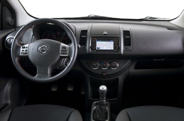 Корпусът издържа добре на корозия, ситуацията е по-лоша от страната на долната част на каросерията. Окачването е малко тънко за разбити пътища, но като цяло моделът е надежден и изкарва 300 000-350 000 км.