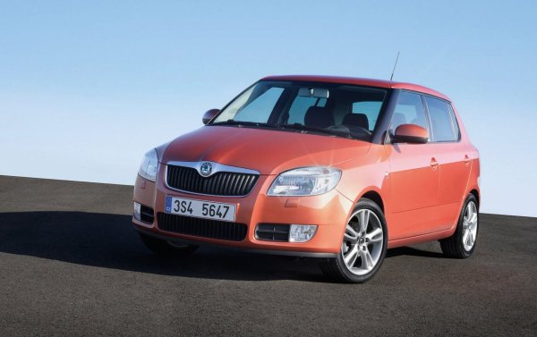 Дължина - 4000 мм, пътен просвет - 149 мм, обем на багажника - 315 литра.

По отношение на шасито и компонентите той е унифициран с VW Polo, като същевременно е по-евтин. Сред предимствата е широката гама от задвижващи агрегати, но с някои трябва да се внимава.
