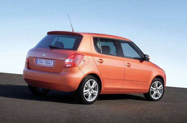 Турбо двигателят 1.2 (105 к.с.) и роботизираната кутия дойдоха с фейслифт (от 2011 във версията Scout). Това е най-лошата комбинация, тъй като рязко изкарва 200 000 км. За щастие има атмосферни двигатели и хидравличен автоматик AQ250, известен още като Aisin TF-60SN.

По-малките трицилиндрови атмосферни двигатели 1.2 (60 к.с.) и 1.2 (70 к.с.) също е по-добре да се игнорират - нямат динамика, ресурсът е нисък и има много проблеми. Но двигателите 1.4 (86 к.с.) и 1.6 (105 к.с.) са добри - те изкарват 300 000-400 000 км.  
