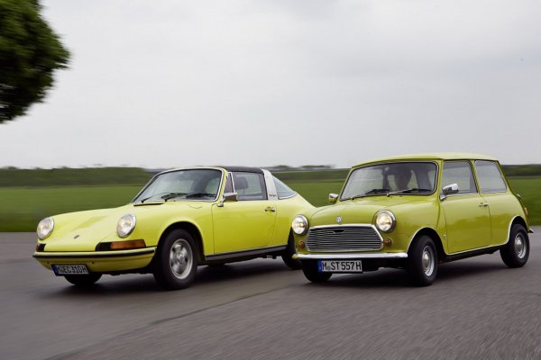 MINI поздрави Porsche за рождения му ден