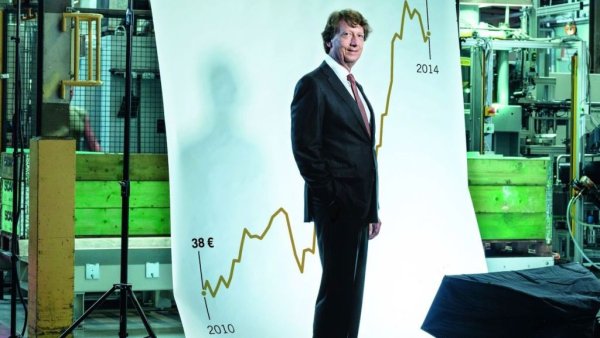 През 80-те години партньорството с щатската General Tire се задълбочава и през 1987 германците окончателно придобиват 100% от капитала й. Но после на хоризонта се задава нова заплаха: италианската Pirelli, която е замислила враждебно поглъщане. Случаят бързо придобива политическа окраска. Дотогава почти не се е случвало голяма германска компания да бъде погълната от чуждестранен конкурент. Накрая се сформира защитна група под лидерството на Deutsche Bank, която да придобие блокираща квота от акциите. В крайна сметка свободният капитал на Pirelli се оказва недостатъчен и поглъщането пропада. Continental се отплати за помощта с дълги години на постоянен растеж. 
