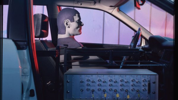 След спасението от Pirelli, дойде ред на Continental да влезе в ролята на ловеца. В рамките на десетина години компанията придоби конкуренти като Тemic, тогавашното поделение на Daimler за електронни компоненти, което и днес изработва хибридните системи за Mercedes,  производителят на гума и пластмаси Phoenix, автомобилното поделение на Motorolla и, не на последно място Siemens VDO, един от най-големите доставчици на електроника и мехатроника за автомобилната индустрия. 
Мащабната експанзия отслаби финансите на Continental и в крайна сметка тя на свой ред бе погълната от германския си конкурент Schaeffler. 
