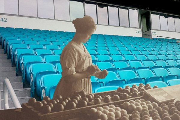 В края ня XIX век компанията произвежда не само велосипедни гуми, но и всякакви други каучукови изделия - ръкавици, ботуши, дори топки за тенис. Последните се правят ръчно и специалният цех с 20 работници успява да произведе... 100 топки дневно. Днес Conti си остава тясно свързана със спорта - не само с производството на спортни обувки (в партньорство с Adidas), но и като доставчик на седалки и оборудване за стадиони, като например за Hard Rock Stadium в Маями, чиито седалки са специално разработени да не се нагряват прекалено в тропическите жеги.
