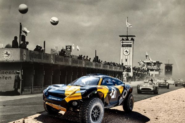 Още от историческия пробег Ница - Салон - Ница, Continental е тясно обвързана с автомобилните състезания. Днес компанията е основен спонсор на Extreme E - световния офроуд шампионат за електрически автомобили, в който със собствени отбори участват Люис Хамилтън, Дженсън Бътън и Нико Розберг. 
