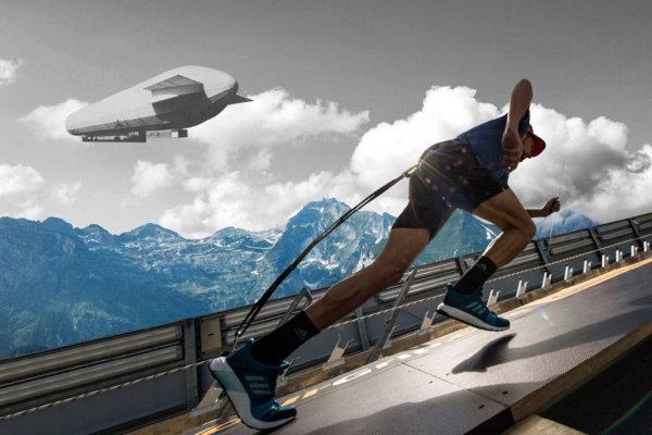 През 1900 Continental осигурява материала за изработване на първия германски въздушен кораб - Zeppelin LZ 1. Днес участието й в авиоиндустрията е по-скромно, но за сметка на това технологии на Conti водят до най-различни други рекорди. Разработената от компанията спортна обувка с необикновено високо сцепление на подметките позволи през 2017 на Йоханес Риджек да спечели състезанието по изкачване на 50-метровата ски шанца в Оберсдорф. Атлетът успя да изтича догоре за 28 секунди въпруки наклона от 37 градуса - нов световен рекорд. 
