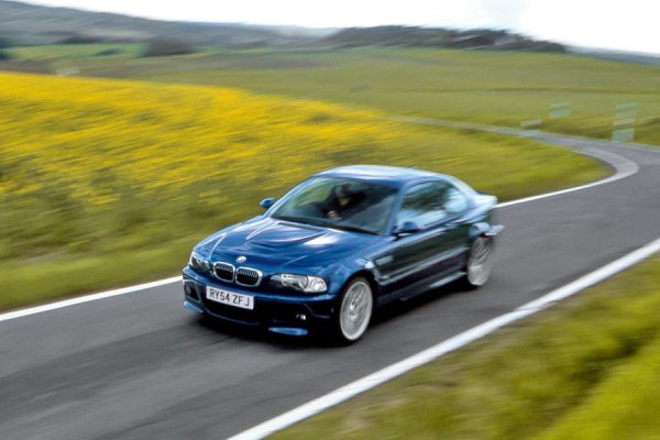 Спортното купе с правилен размер и впечатлящо тегло разполага с един най-великите двигатели, поставяни под капака на „пътен“ автомобил. Това е атмосферният 3,2-литров S54 – редови с 6 цилиндъра, който е комбиниран с безпроблемно управление. А най-добрият вариант е версията CS, която има по-бърза кормилна рейка, винтови пружини и много стилни джанти.