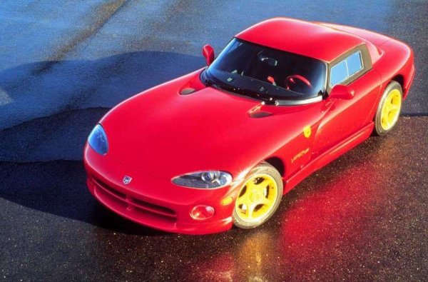 В началото на 90-те години два свирепи суперавтомобила се бият за място по стените на тийнейджърските стаи - екзотичният Lamborghini Diablo и мускулестият Dodge Viper. Това, което онези младежи може би не знаят, е, че Viper не ми могъл да се роди без помощта на Lambo. 