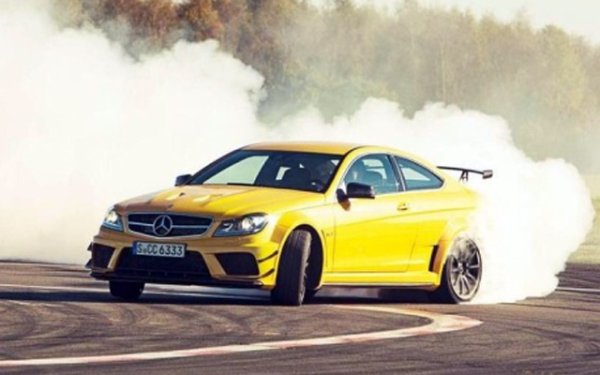 Електронната система за стабилизиране прави живота на водача не само по-добър, но и като цяло по-безопасен. В същото време е важно да запомните, че колкото и напреднала да е технологията в тази система, тя никога няма да може да изчисли 100 процента точно безопасната траектория на превозното средство и правилно да оцени широчината на пътното платно.