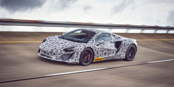 Англичаните вдигнаха много летвата с 570S, но има надежди наследникът му също да оправдае високите очаквания. Artura ще е първият "масов" хибрид на McLaren, черпещ сили от изцяло нов туин-турбо V6, и стъпил върху изцяло ново шаси. Стискаме палци да съхрани чистотата на шофьорското изживяване от предшественика си в епохата на електричеството. 
