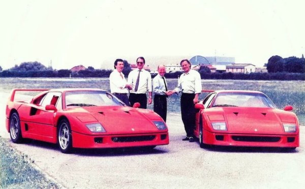 През юли 1988 г. Гилмор и Мейсън (крайните вдясно и вляво на снимката) пристигат на тестовия полигон на Ferrari във Фиорано, за да вземат своите идентични, яркочервени Ferrari F40. След като усвояват управлението на своенравните "жребци" на пистата, музикантите потеглят с тях на пътешествие през цяла Европа към Великобритания.
