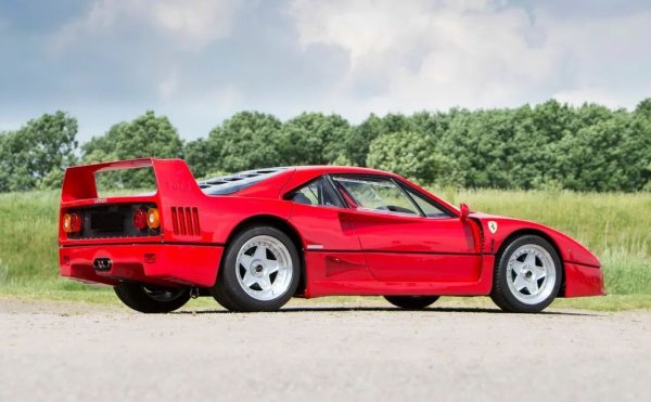 Двамата успяват също да се договорят с Ferrari и Pininfarina колите да бъдат изложени на Международното автомобилно шоу в Бирмингам през октомври същата година. Колата на Мейсън заема централно място в експозицията на Ferrari, докато купето на Гилмор блести на щанда на дизайнерското ателие Pininfarina. През 2017 г. суперколата на Гилмор е продадена на търга на Bonhams в Гудууд.
