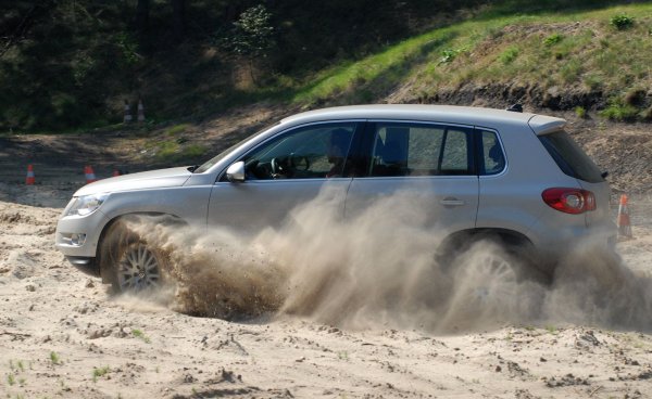 Системата за задвижване на четирите колела е с муфта Haldex (четвърто поколение), като тя също изисква смяна на маслото на 60 000 км. В противен случаи първо от строя излиза електрическата помпа. Едно от положителните неща в случая е, че при повреда може да не се слага оригинална муфа, която е доста скъпа, а да се използва по-евтин вариант.

От 2013 година на модела се поставя пето поколение на Haldex, в което обаче вече няма маслен филтър. Затова се препоръчва смяната на маслото да става на интервал от не повече от 30 000 км. Освен това, се износва и лагерът на кардановия вал, който се сменя само със самия вал.