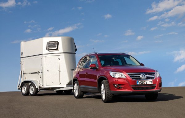 Кормилната рейка с електрически усилвател обикновено излиза от строя заради повреда на датчиците или на задвижващия механизъм (ако в тях попадне вода). При по-възрастните екземпляри често се срещат нарушения на херметизацията, които трябва незабавно да бъдат отстранени.

След няколко години ръчната спирачка излиза от строя, ако не е употребявана редовно. Тя не държи при задните спирачни апарати. Като опция за модела се предлага и електрическа ръчна спирачка, при която също се отчитат проблеми, които могат заблудят шофьора.