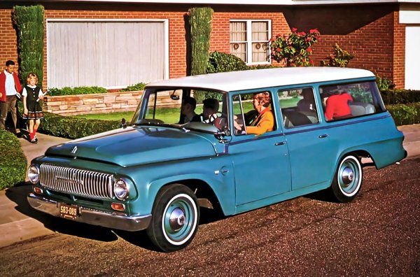 От 1953 до 1975 г. четири поколения Travelall слизат от поточната линия на компанията. Задвижването на всички колела се предлага като опция от 1956 г. Двигателите са редови "шестак" и V8 с обем до 6.4 литра. Travelall изглежда като гигант и това не е оптична илюзия. Последното му поколение SUV има дължина 5179 мм и междуосие 3023 мм. От 1961 до 1980 г. компанията прави по-късия International Harvester Scout в каросерия комби и пикап.