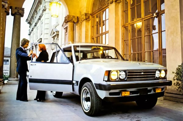 International Harvester Scout е в основата на луксозния SUV Safari на известната и, уви, вече несъществуваща швейцарска марка Monteverdi. Тривратката е замислена като конкурент на Range Rover, но надвива "британците" по мускули - гамата двигатели включва 5,2-литров Chrysler V8 и дори 7,2-литров с мощност 309 конски сили, което позволява максимална скорост от 200 км/ч.