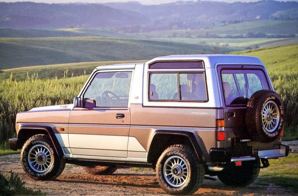 Въпросният Daihatsu е оборудван с 2,4-литров дизелов двигател на BMW, като алтернатива се предлагат бензинов 2.0- и 2.7-литров. Предницата е леко модифицирана, правоъгълната оптика е сменена с два кръгли фара, разширено е оборудването. Според някои данни, от 1989 г. до 1992 г. Bertone е произвел 2795 Freeclimber. Втората версия на луксозния SUV е базирана на по-компактния модел Feroza и е оборудвана с 1.6-литров двигател от BMW M40 със 100 к.с. Облагороденият Daihatsu Rocky се продаваше не само в Италия, но и във Франция и Германия, докато Freeclimber II, от който са направени 2860 бройки, основно се купува във втората си родина.