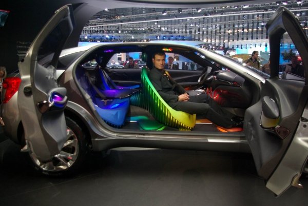 И Citroen Hypnos Hybrid HYmotion4 concept дебютира на автосалона в Париж