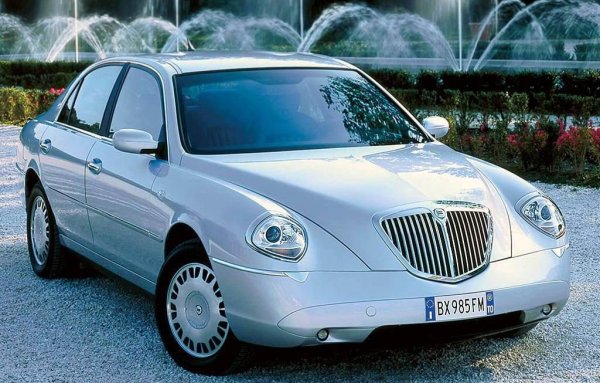 Италианската марка одобрява Е10 за всички свои модели, покриващи стандарта Евро 3, тоест произведени след 2000 година. Изключенията са следните:
- Lybra: 1.6 16V, 1.8 16V, 2.0 20V
- Thesis: 2.0 Turbo 20V, 2.4 20V, 3.0 V6 24V, 3.2 V6 24V
