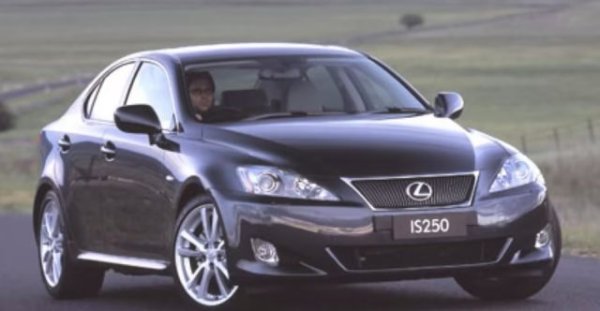 Японците одобряват Е10 за всички свои модели след 1998 година, с изключение на:
- IS250 2.5 V6, от август 2005 до септември 2007
- GS300 3.0 V6, от януари 2005 до септември 2007
- LS460 4.6 V8, от август 2006 до септември 2007. 
Всички модели отпреди 1998 трябва да останат на Е5. 
