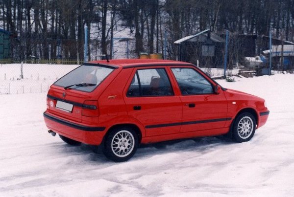 Чехите твърдят, че Е10 може да се използва без проблем във всичките им модели от последните 30 години, със само две изключения:
- Felicia 1.3 OHV, произвеждана от 1994 до 2001
- други модели с 1.3 OHV двигател отпреди 1994 година
