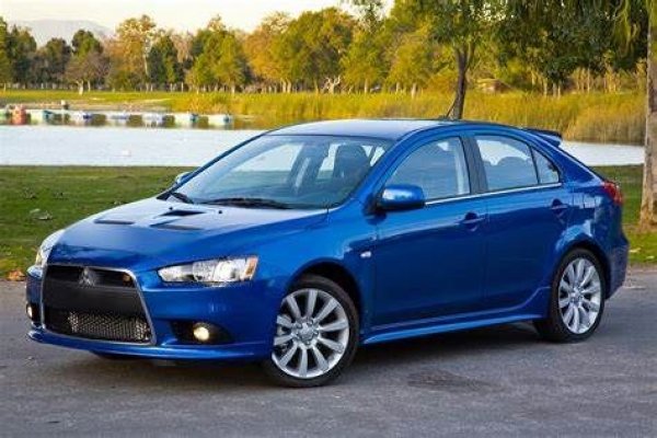 Това е по-млада версия на невероятното Mitsubishi Lancer Evolution. На хартия Ralliart GSR изглежда перфектно – от двигателя с турбокомпресор, развиващ 237 к.с., до спортната трансмисия с два съединителя и системата AWD. За съжаление, скоростната кутия SST дава повече проблеми, отколкото си струва. Ускорението от 0 до 100 км/ч отнема 7,1 секунди. Често се повреждат горивната помпа и електрическата система.