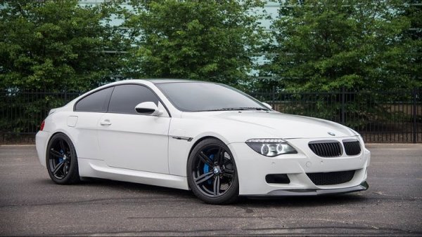 С мощния си 5,0-литров V10 двигател, който осигурява впечатляващите 507 к.с. и 520 Нм въртящ момент, BMW M6 ускорява от 0 до 100 км/ч за 4,6 секунди. С всеки изминат километър обаче се увеличава рискът от сериозна проблеми с двигателя, като те са свързани както с основните му компоненти, така и с допълнителни детайли – като свещите, например. Освен това, този мотор харчи литър масло на 1000 км, а разходите по ремонт на автомобила могат с времето да надвишат дори неговата стойност.