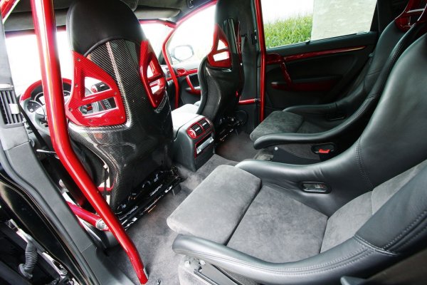 ENCO Exklusive Gladiator 700 GT Biturbo / Porsche Cayenne Turbo
