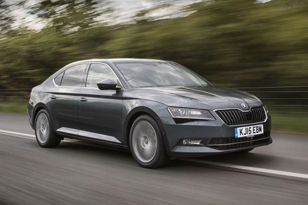 Най-слабият двигател за модела развива 125 к.с., като той е и най-проблемният. Сред проблемине му са повишен разход на масло, слаби бутала и капризен интекулер. Този мотор се съчетава с механична скоростна кутия и затова не е особено популярен в този клас.