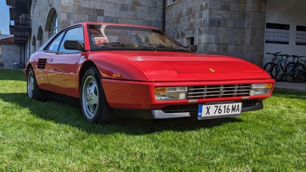 Година: 1990
Mondial (Type F108) e наследникът на Ferrari 308 в зората на 80-те години - гранд турър с централно разположен двигател, който има амбиции за глобално присъствие (както подсказва и името). Дизайнът е на Пиеранджело Андреани и  Леонардо Фиораванти от Pininfarina, а каросериите се изработват от Carrozzeria Scaglietti. Дълги години Mondial бе презиран от пуританите заради външния си вид и високото тегло. Но в последните години става все по-търсен от колекционерите. Произведени са 6149 бройки, от които 2456 - кабрио. 

