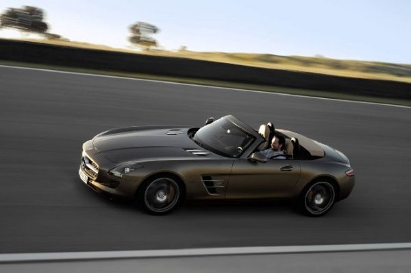  Mercedes-Benz SLS AMG Roadster