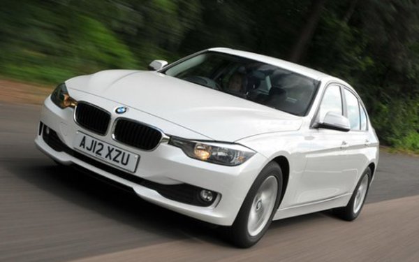 Баварската компактна кола е лесна за управление и удобна отвътре. Освен това може да се похвали със зашеметяващо качество на интериора, както и с водещата в класа информационно-развлекателна система iDrive.
