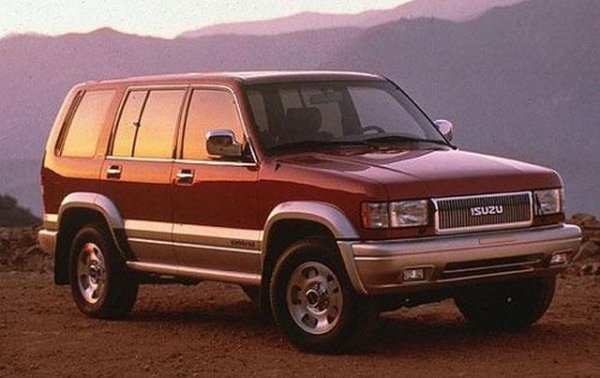За автомобила на Isuzu с пълна сила важи това, което споменахме за предишните два модела в класацията &ndash; ниско качество и опасност от преобръщане. Това му отрежда и второто място в негативната класация. Впрочем Trooper, също като Pajero, е доста популярен в България, особено в районите, които изискват 4х4 задвижване. 
