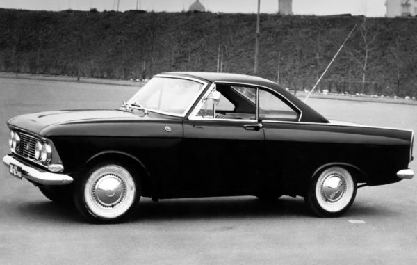 Инженерите на московския завод АЗЛК (до 1968 г. МЗМА) са правили десетки разнообразни прототипи - от състезателни коли до истински всъдеходи на рама. И много от машините са минали дори предсерийни тестове. Един от най-красивите проекти на фабриката, обаче, определено е двувратото купе-кабриолет Москвич-408 "Турист".