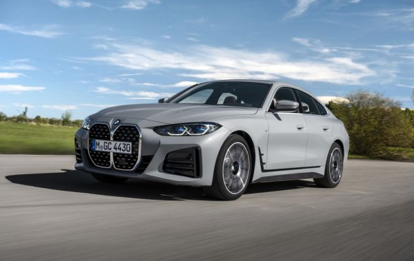 Много форумни анализатори критикуваха голямата решетка на новата Серия 4, но ето, че тя за пръв път в историята изпреварва Серия 3, и то с внушителна разлика. Ръстът спрямо 2022 година е цели 140 процента. Разбира се, немалък принос има и електрическата версия i4, с общо 72 продажби в България. Иначе най-популярното задвижване е 420d, но има и 15 бройки M4 Competition, и дори една от ултрарядкото М4 CSL. 
