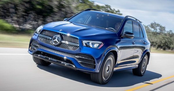 GLE неизменно бе най-продаваният премиум модел в България в предишните четири години, но сега напредналата възраст на сегашното поколение може би си казва думата. Ръстът спрямо 2022 е само 5 на сто. Тук сме добавили и Coupe версията (105 регистрации). Най-многобройни са дизеловите коли (121), но има и цели 70 регистрирани AMG версии. Цените са в диапазона 165,000 - 315,000 лева. 
