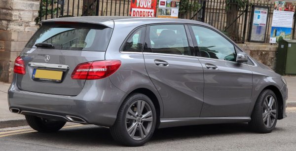 Тук попадат коли и отпреди, и след фейслифта на второто поколение (W246). Коефициентът на дефекти е 5.2, при среден пробег 58 000 км. 
