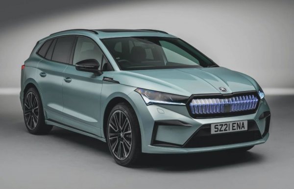 Поръчките за чешкия електомобил вече се приемат и в България, където цената му е 68 580 лева за базовия модел с 55 квтч батерия и 148 конски сили мощност, след това 75 980 лева за варианта с 62-киловатчасова батерия и 180 коня, и накрая 88 660 лева за върховата версия, която има 204 коня и 82 квтч батерия. 
