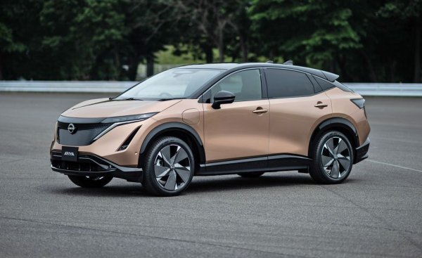 Вторият електромобил на Nissan слeд Leaf трябва да надгради сериозно над постиженията на първия. Най-мощната версия на този кросоувър ще има 395 конски сили мощност и максимален пробег от 480 км с едно зареждане. Освен това ще има варианти с предно и с 4х4 задвижване. 
