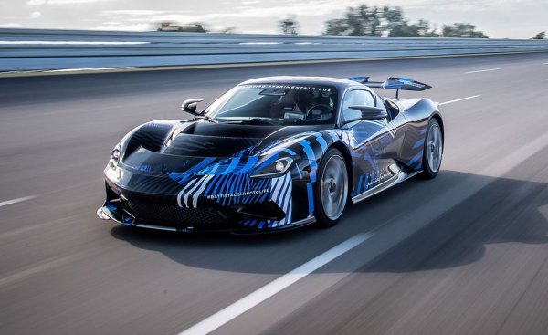 Това е електрическа суперкола с 1873 конски сили, която ползва карбоновото шаси на Rimac и същия електрически задвижващ тракт, който хърватите влагат и в Rimac C_Two. Максималната скорост ще е 350 км/ч, а цената - някъде над 2 милиона евро. 
