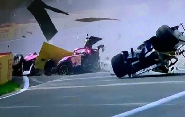 Пистата &bdquo;Спа&ldquo; е известна с комбинацията си от завои Eau Rouge и Raidillion, които мнозина определят като най-трудните и най-опасни във Формула 1. На тях често се случват тежки инциденти, но те сякаш са &bdquo;запазена марка&ldquo; именно за най-реномирания автомобилен спорт. Затова и никой не очаква това да се случи в съвременно състезание от Формула 2, където скоростите са по-ниски, но стандартите за безопасност за същите. 

По време на състезанието от 2019 г. Джулиано Алези пука гума и губи контрол над колата  при излизането си от Radiolon. Опитвайки се да избегне сблъсъка, Ралф Бошунг спира, но Антоан Юбер се блъска в него, след което болидът му преминава през зоната за сигурност. Там с пълна скорост в него с пълна скорост се удря Хуан Мануел Кореа, който не успява да избегне сблъсъка, тъй като колата му получава повреда в окачването, тъй като преминава през оставките на една от катастрофиралите по-рано коли.