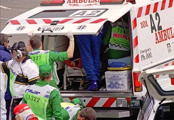 При сблъсъка Хакинен получава фрактура на основата на черепа, поради което не може да диша, но за негово щастие колата на медицинския екип е близо и лекарите му правят трахеотомия, за да диша, след което го откарва в болница. Шеф на лекарския екип е професор Сид Уоткинс, който за 30 години във Формула 1 създаде нови стандарти за работа. Мика се възстановява от травмите си и още през следващия сезон се върна в McLaren, а през 1998 и 1999 г. станв световен шампион.