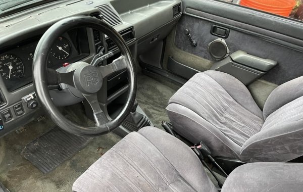 Първоначално хечбекът получи 1,6-литров двигател с мощност под сто конски сили, но през 1983 г. Ford добави турбокомпресор към агрегата, увеличавайки мощността до 120 к.с.
