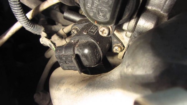 Познат и под английското съкращение TPS, това е потенциометър, монтиран на оста на дроселовата клапа, който подава информация за положението й към блока за управление на двигателя. С течение на времето пътечките на резистора се износват и той започва да дава погрешни сигнали, което се отразява на работата на мотора и често води до забележима загуба на мощност. 
