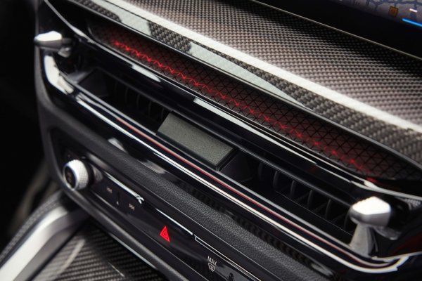 4-цилиндров бензинов двигател, 8-степенна трансмисия Steptronic, BMW xDrive,
Работен обем: 1 998 куб. см,
Мощност: 180 кВт/245 к.с. при 4500&ndash;6500 об/мин
Максимален въртящ момент: 400 Нм при 1600&ndash;4000 об/мин
Ускорение 0&ndash;100 км/ч: 6,1 секунди
Среден разход на гориво според WLTP: 7,9 &ndash; 7,1 л/100 км
CO2 емисии (комбинирани) според WLTP:179 &ndash; 162 г/км
