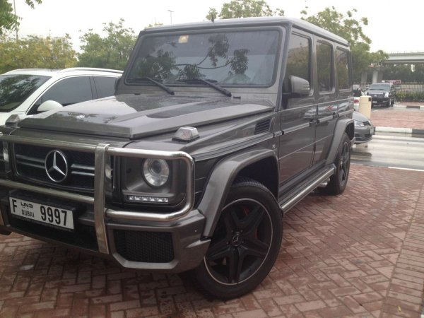 Паркингът пред Американския университет в Дубай