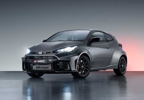 Този малък хечбек със задвижване на всички колела доказа на целия свят, че Япония не е забравила как да създава впечатляващи спортни автомобили. Преди десет години Toyota почти напълно се спечели имиджа на производител на скучни семейни коли  - спасено беше само купето GT86, разработено съвместно със Subaru.
