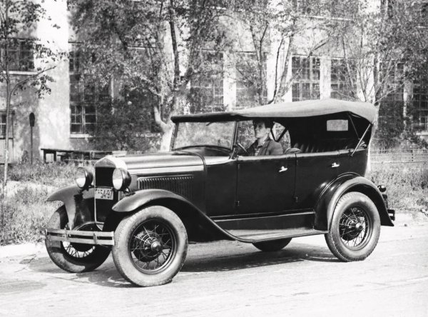 За СССР автомобилите Ford също са имат огромно значение. Там обаче това се свързва с втория масов модел на американската компания - Ford Model A, който се появява в САЩ през 1927-ма и се произвежда до 1931-ва.

В бившия СССР автомобилът се прави по лиценз в Горки под името ГАЗ-А в новопостроен завод от 1932-ра до 1936-та. Произведени са общо 42 000 бройки. Моделът е предназначен само за държавни учреждения и ведомства, не се продава на обикновените хора. В САЩ от него са сглобени 4,8 милиона бройки и струва 385 долара. Дори обикновен работник с месечна заплата около 60-80 долара може да си го позволи.
